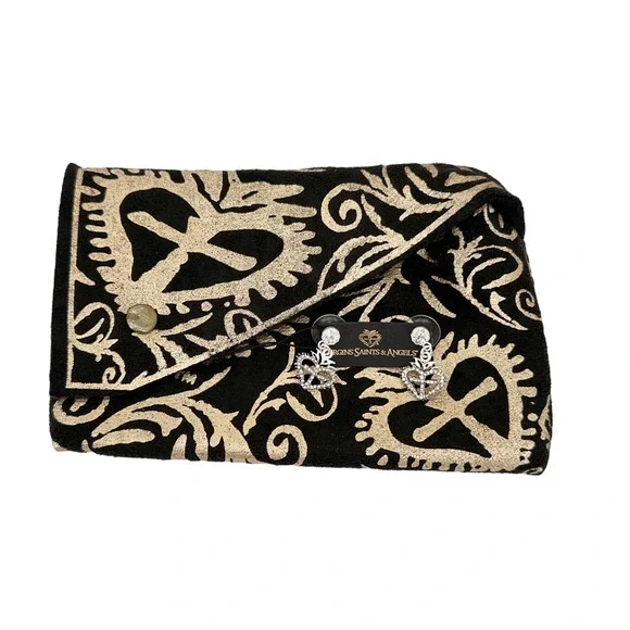 VIRGINS SAINTS & ANGELS VSA Queen of Hearts Crystal Drop Post Earrings in Silver - Picture 4 of 8